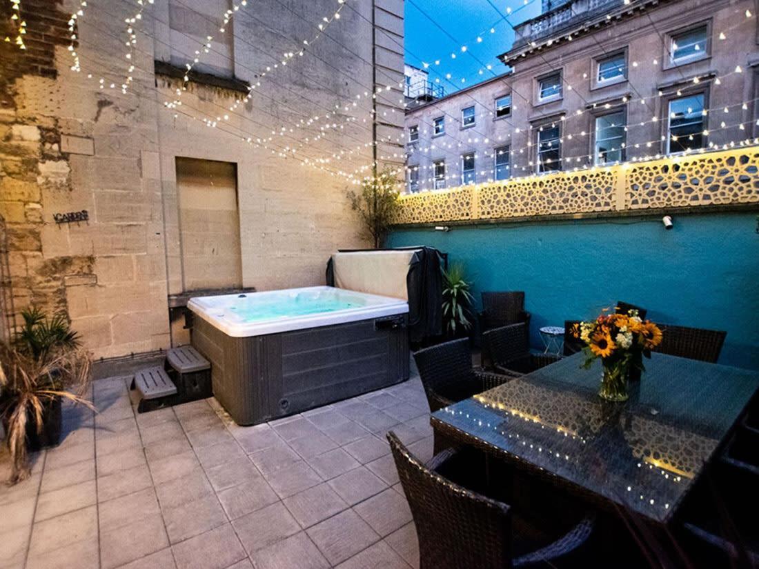 Dream Stays Bath - Trim Street Townhouse With Hot Tub Extérieur photo