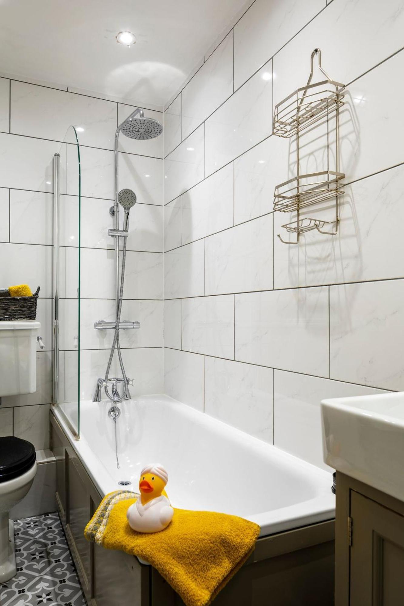 Dream Stays Bath - Trim Street Townhouse With Hot Tub Extérieur photo